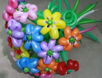 Цветочный букет из воздушных шаров.